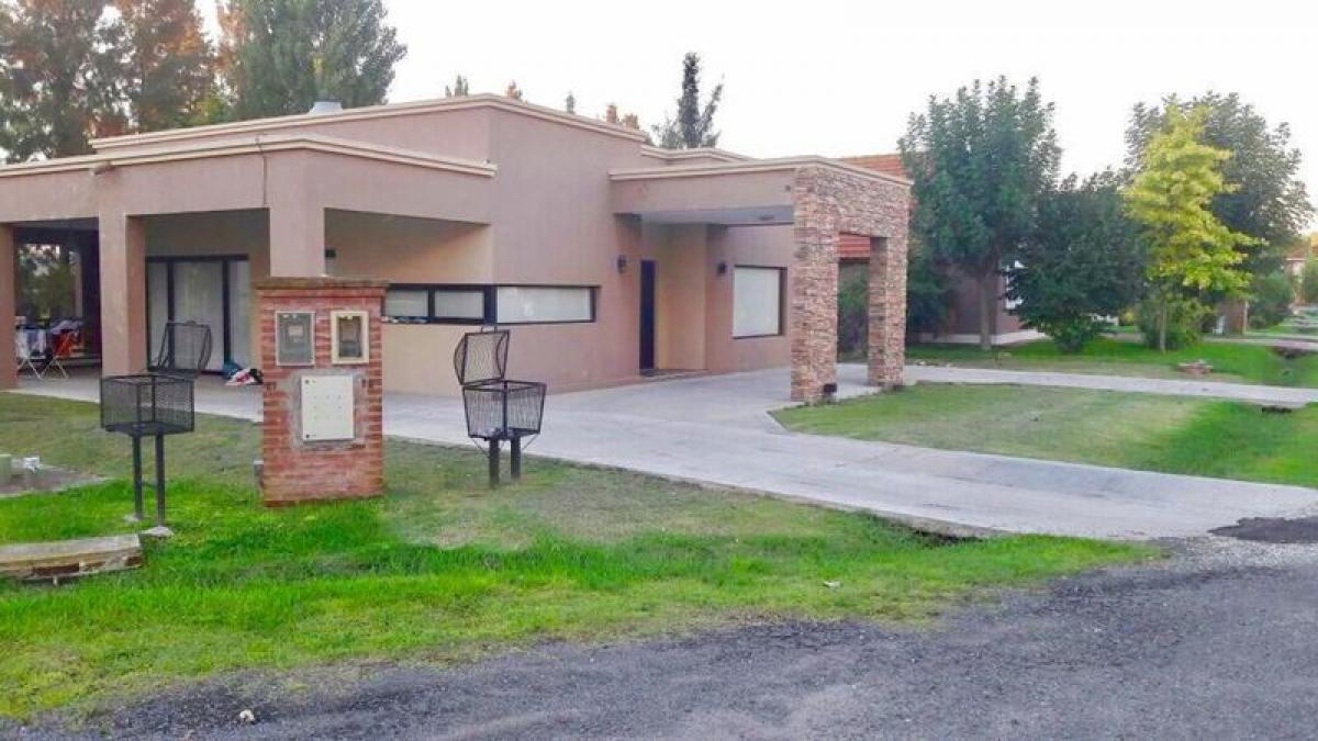 Дом с 3 спальнями в Пресиденте Перон, Аргентина № 18140