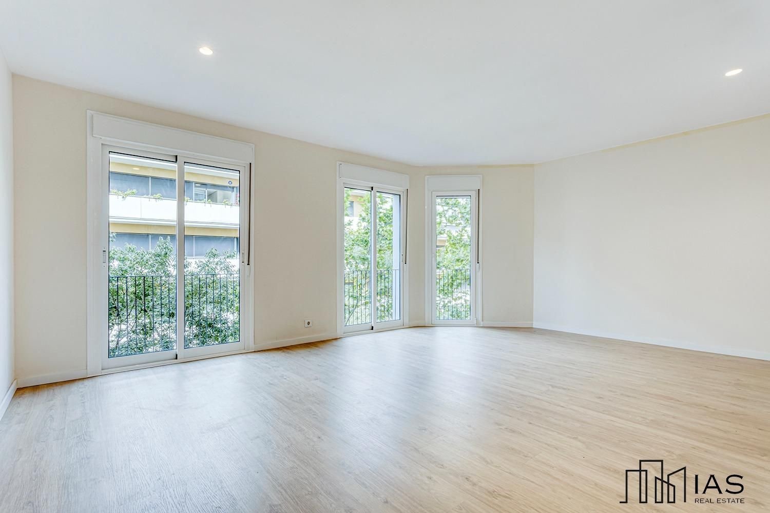 3 bedrooms Apartment in Eixample, Spain No. 204748