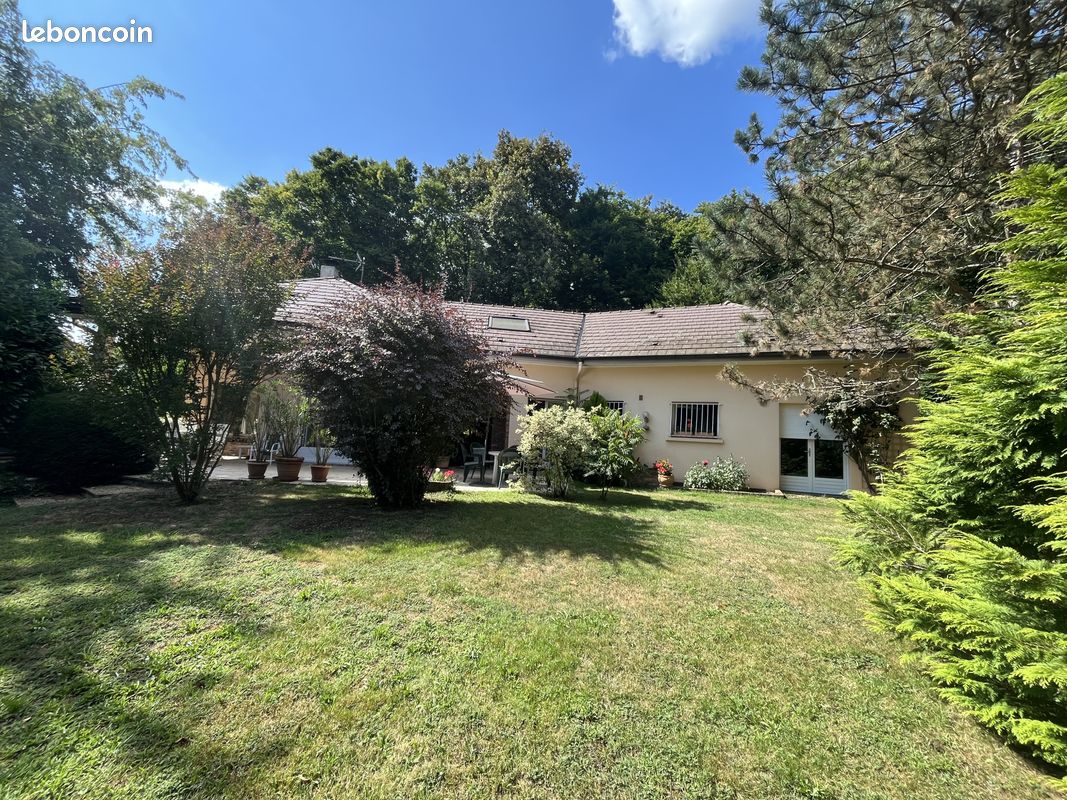 Casa de 4 dormitorios en Montagnat, France No. 343481