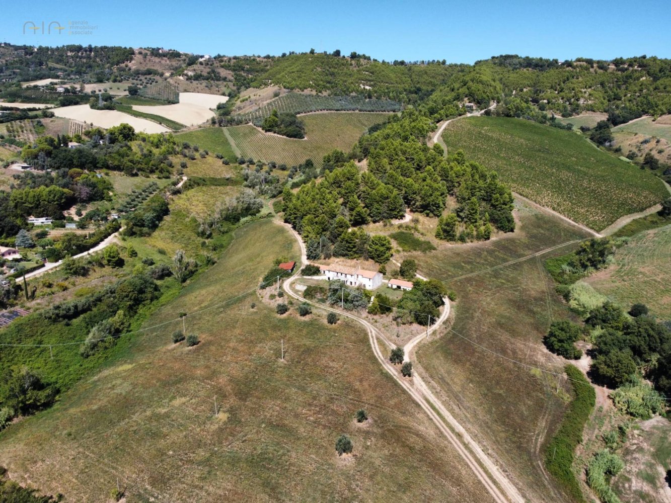 93260m² Land in Ripatransone, Italy No. 335360