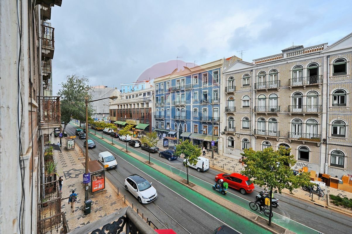 3 bedrooms Apartment in Lisbon, Portugal No. 52340