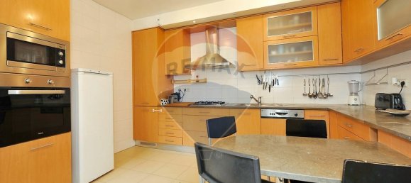 3 bedrooms Apartment in Lisbon, Portugal No. 52340 16