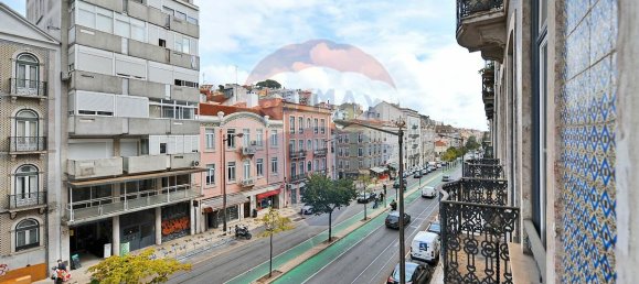 3 bedrooms Apartment in Lisbon, Portugal No. 52340 2