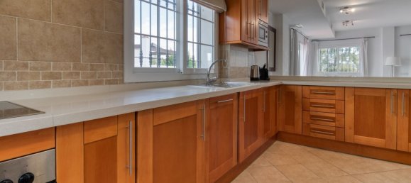 4 bedrooms House in Alhaurin de la Torre, Spain No. 136025 8