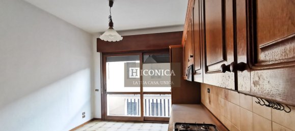 3 bedrooms Apartment in Treviso, Italy No. 327849 2