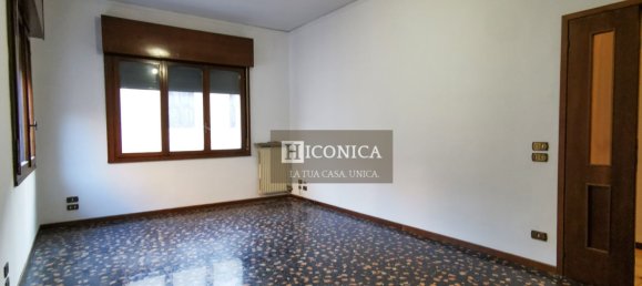 3 bedrooms Apartment in Treviso, Italy No. 327849 4
