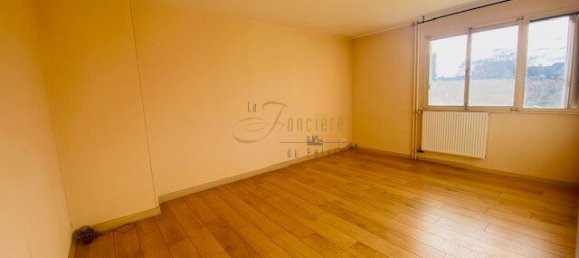 174m² Office in Bourges, France No. 76673 3