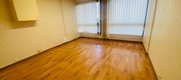 174m² Office in Bourges, France No. 76673 9