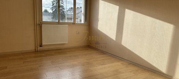 174m² Office in Bourges, France No. 76673 11