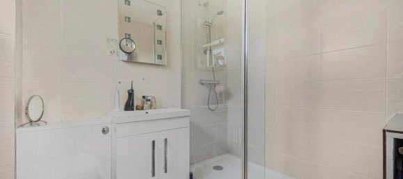 4 bedrooms House in Coulsdon, United Kingdom No. 12245 16