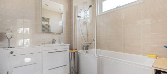 4 bedrooms House in Coulsdon, United Kingdom No. 12245 7