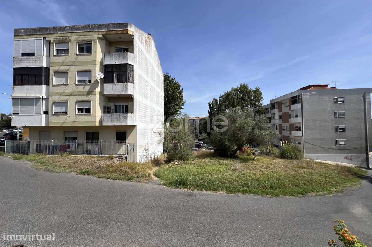 144m² Land in Rio de Mouro, Portugal No. 351337