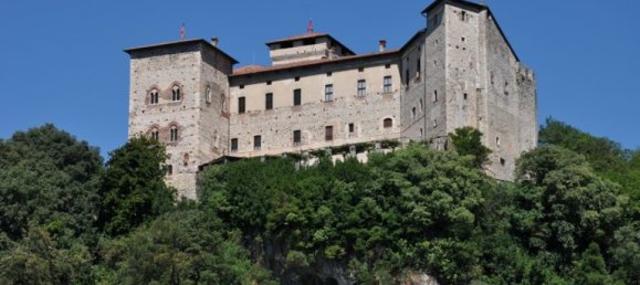 2 bedrooms Apartment in Angera, Italy No. 102441 2