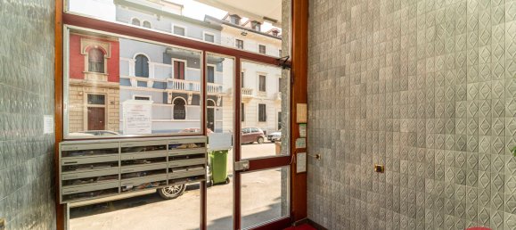 2 bedrooms Apartment in Milan, Italy No. 314159 2