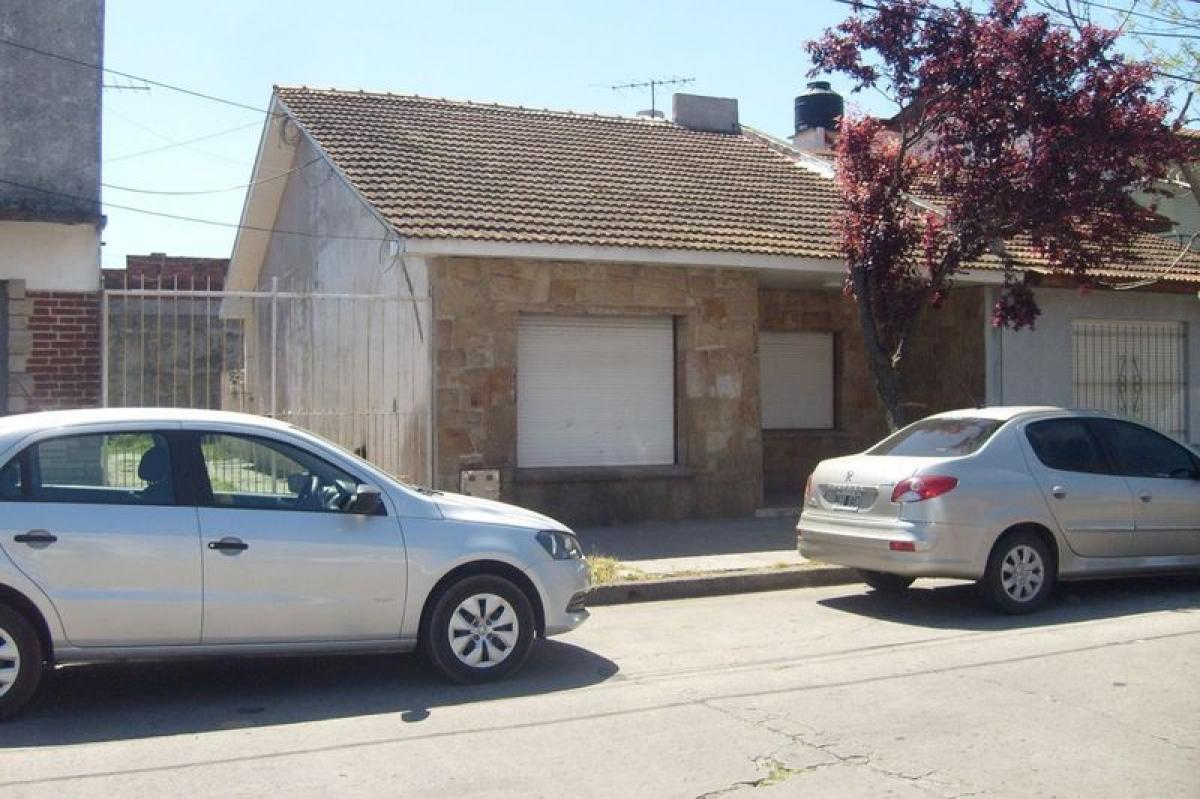 2 bedrooms House in Mar del Plata, Argentina No. 90074