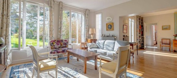 8 bedrooms Villa in Saint-Germain-en-Laye, France No. 131570 10