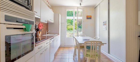 8 bedrooms Villa in Saint-Germain-en-Laye, France No. 131570 14