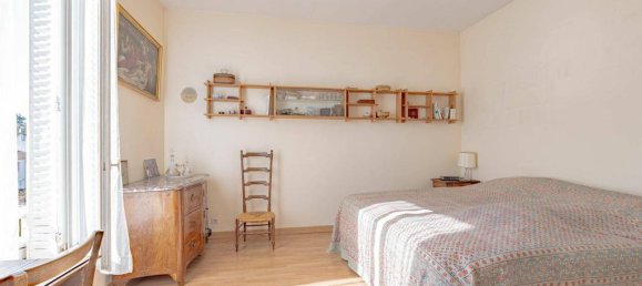 8 bedrooms Villa in Saint-Germain-en-Laye, France No. 131570 17