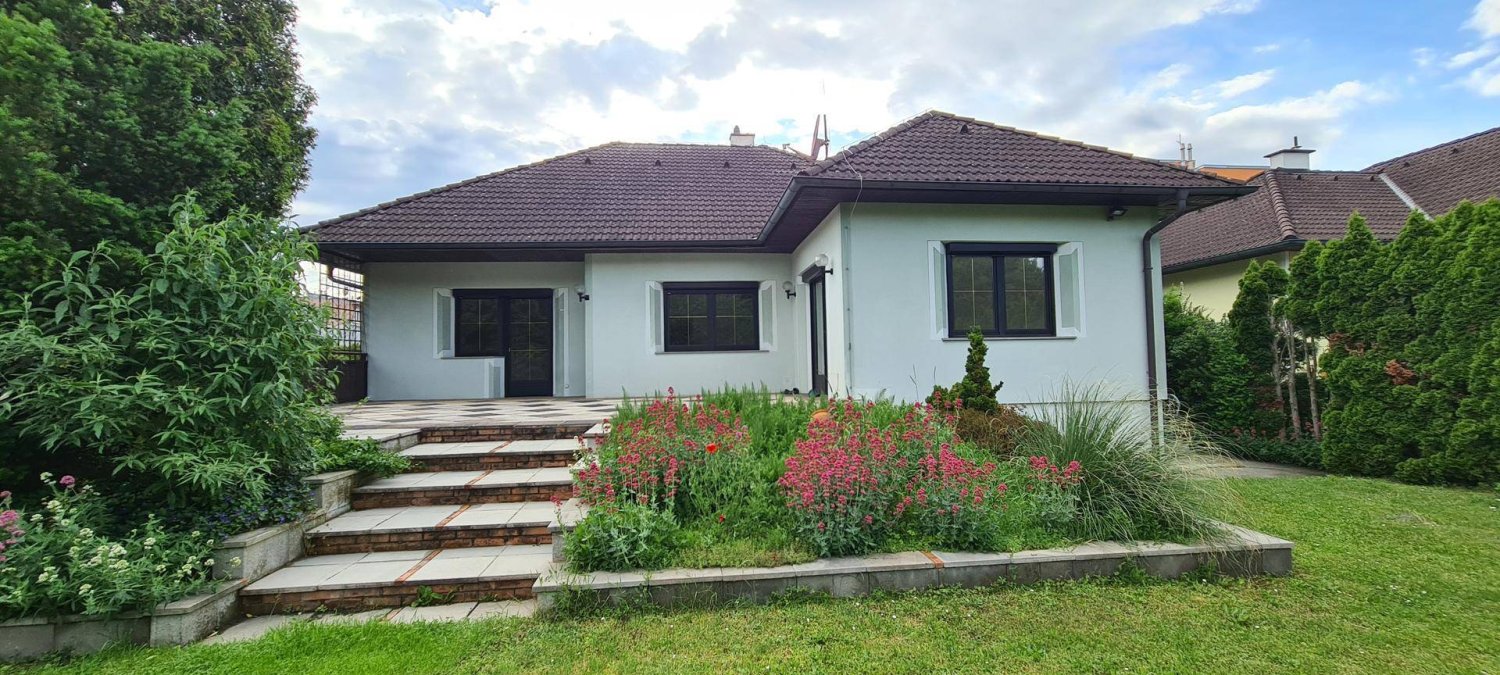 5 rooms House in Stockerau, Austria No. 259960