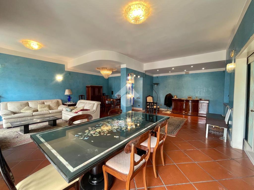 4 chambres Appartement à San Giorgio a Cremano, Italy No. 356119