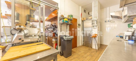 Коммерческая недвижимость с 2 комнатами в Рим, Италия № 376221 22