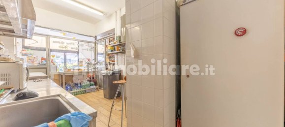 Коммерческая недвижимость с 2 комнатами в Рим, Италия № 376221 23