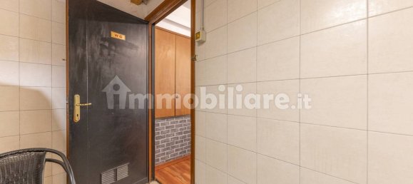 Коммерческая недвижимость с 2 комнатами в Рим, Италия № 376221 7