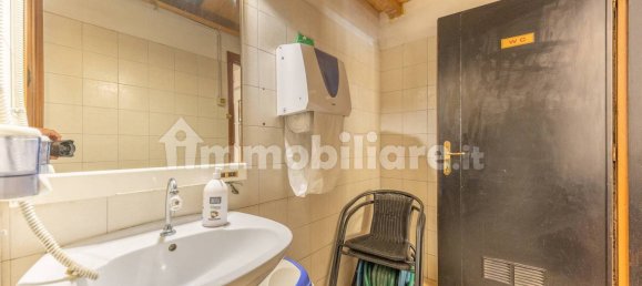 Коммерческая недвижимость с 2 комнатами в Рим, Италия № 376221 8