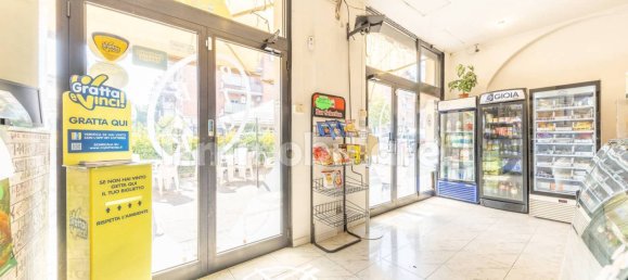 Коммерческая недвижимость с 2 комнатами в Рим, Италия № 376221 14