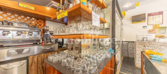 Коммерческая недвижимость с 2 комнатами в Рим, Италия № 376221 17