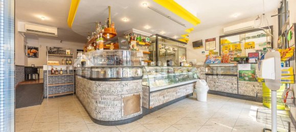 Коммерческая недвижимость с 2 комнатами в Рим, Италия № 376221 12