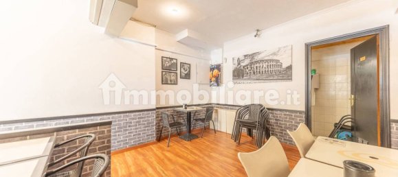 Коммерческая недвижимость с 2 комнатами в Рим, Италия № 376221 3