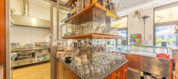 Коммерческая недвижимость с 2 комнатами в Рим, Италия № 376221 18