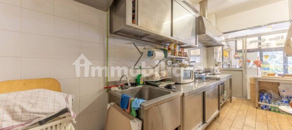 Коммерческая недвижимость с 2 комнатами в Рим, Италия № 376221 24