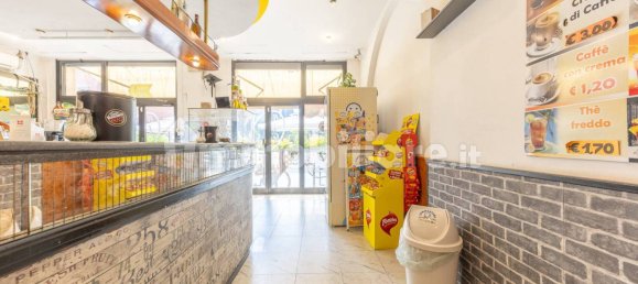 Коммерческая недвижимость с 2 комнатами в Рим, Италия № 376221 19