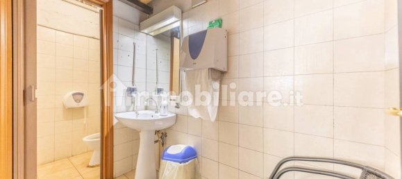 Коммерческая недвижимость с 2 комнатами в Рим, Италия № 376221 5