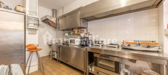 Коммерческая недвижимость с 2 комнатами в Рим, Италия № 376221 21