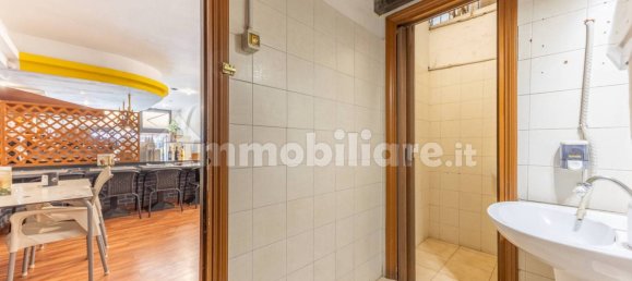 Коммерческая недвижимость с 2 комнатами в Рим, Италия № 376221 6