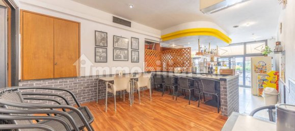 Коммерческая недвижимость с 2 комнатами в Рим, Италия № 376221 11