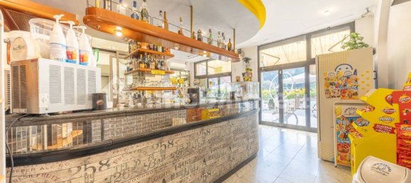 Коммерческая недвижимость с 2 комнатами в Рим, Италия № 376221 13