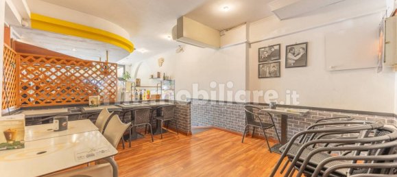 Коммерческая недвижимость с 2 комнатами в Рим, Италия № 376221 4