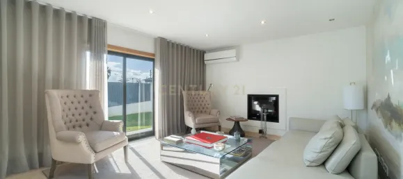4 bedrooms Villa in Cascais, Portugal No. 137644 15