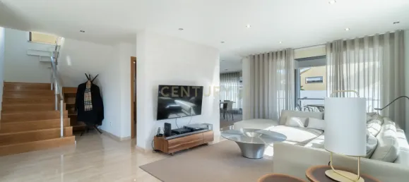 4 bedrooms Villa in Cascais, Portugal No. 137644 14