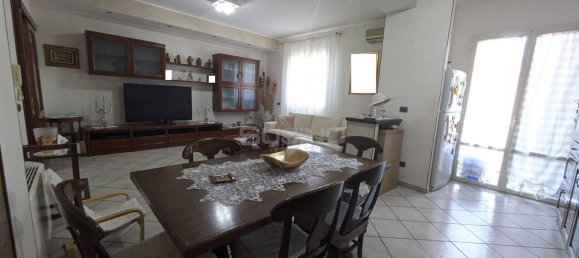 5 rooms Apartment in Floridia, Italy No. 290135 9