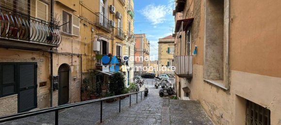 2 rooms Apartment in Naples, Italy No. 31828 2