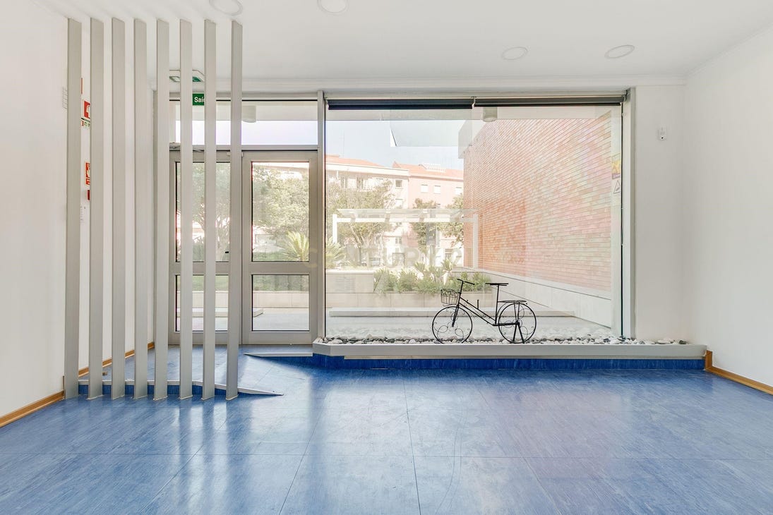 131m² Commercial property in Lisbon, Portugal No. 268993