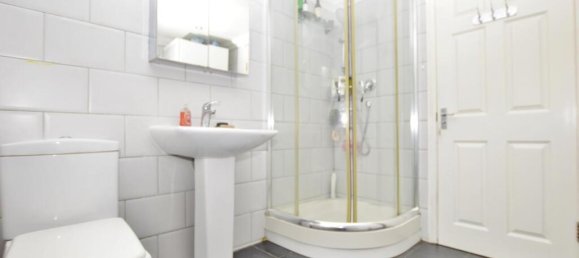 3 bedrooms House in London, United Kingdom No. 12456 16