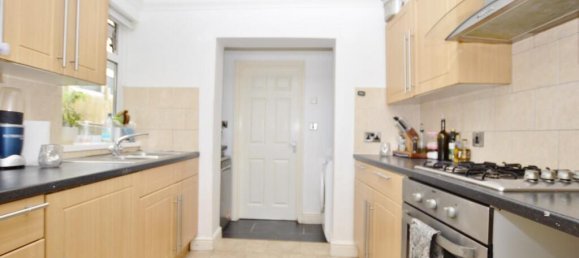 3 bedrooms House in London, United Kingdom No. 12456 4