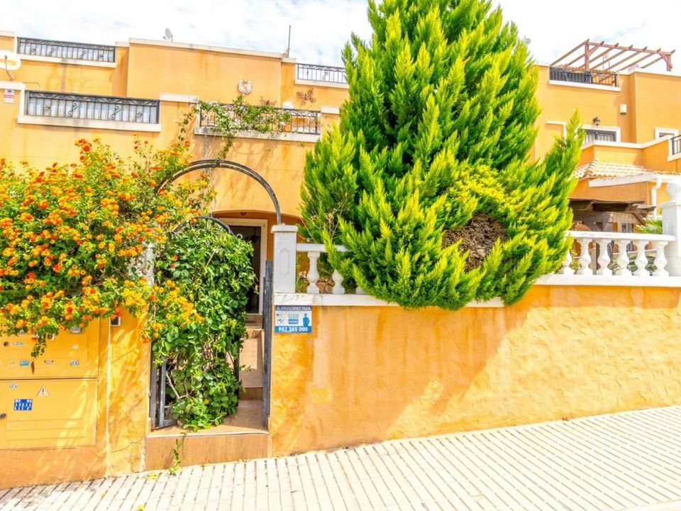 3 bedrooms Townhouse in Alicante, Spain No. 190525