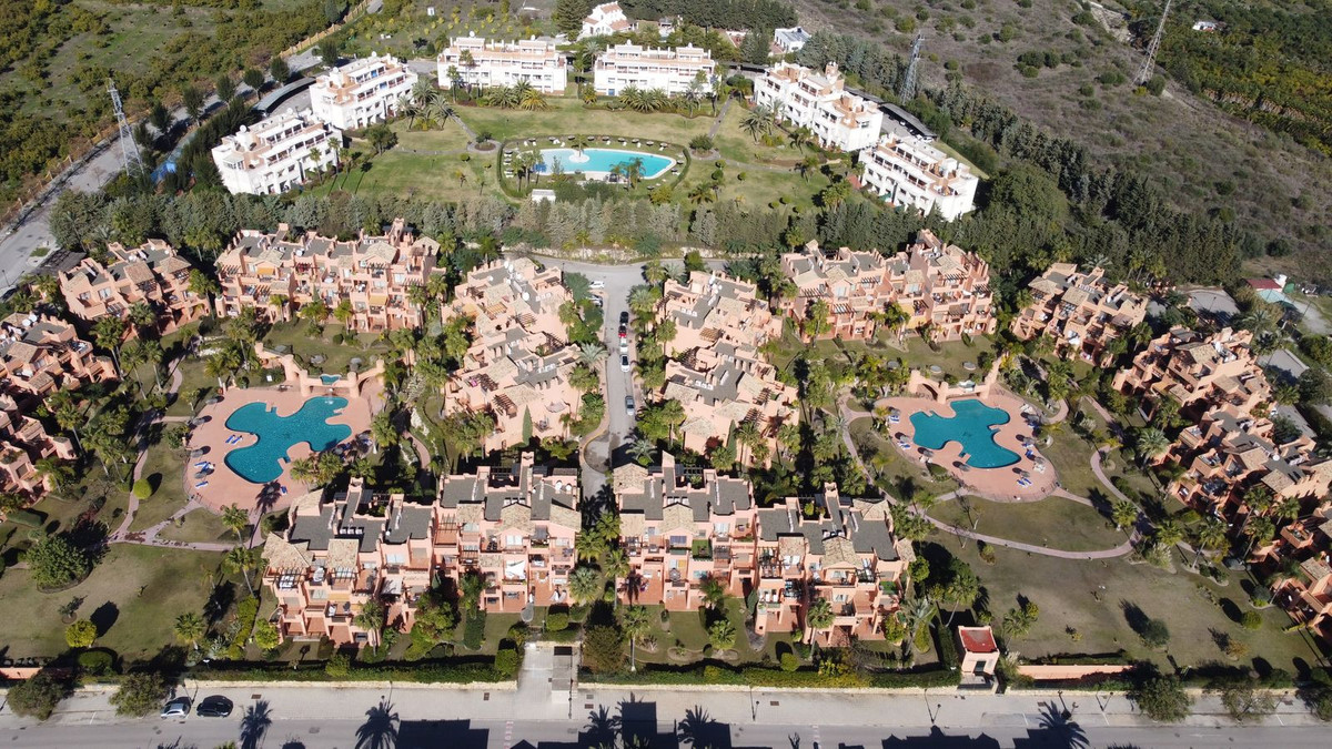 Apartamento de 2 dormitorios en Estepona, Spain No. 82467